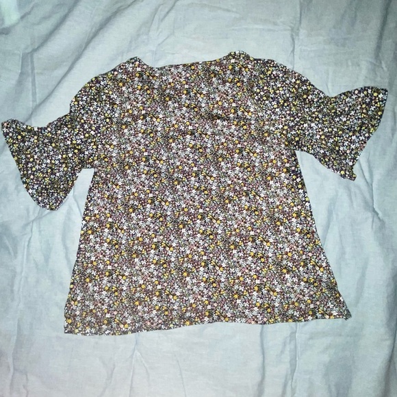 LOFT Floral Flutter Sleeve V-Neck Blouse Women’s Medium tops - Picture 7 of 9